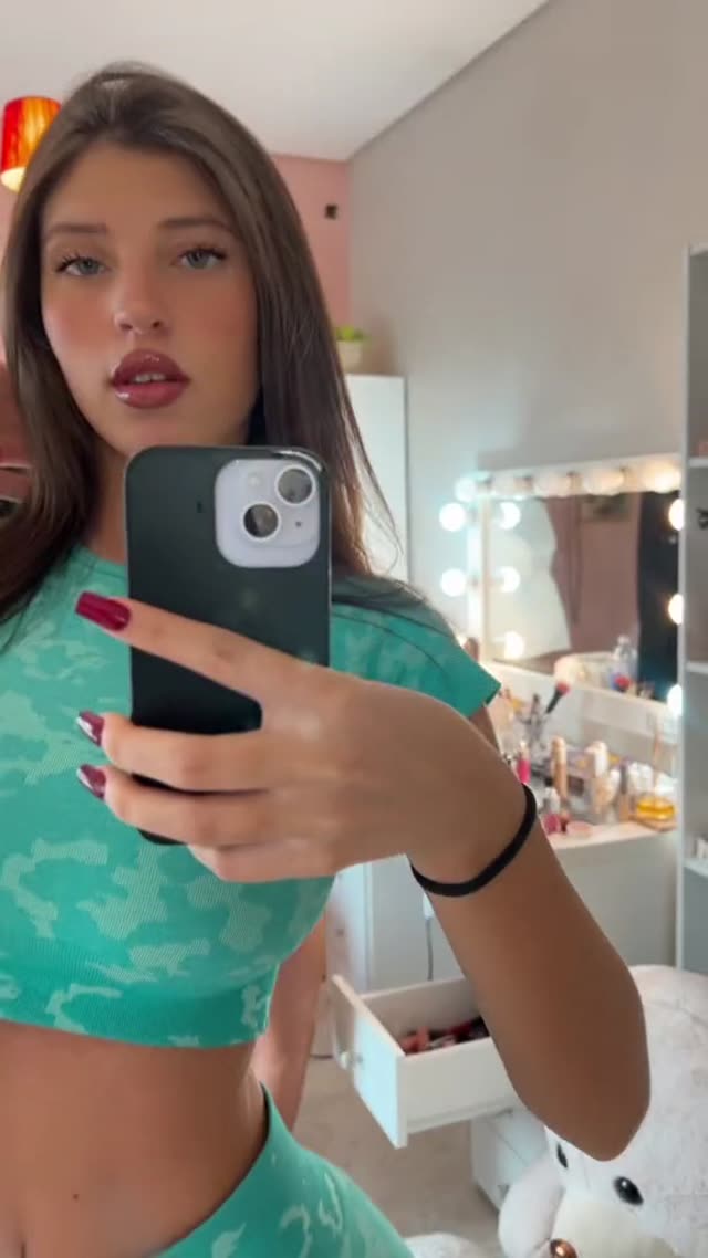 Louisarainx Clip #8E8eFN