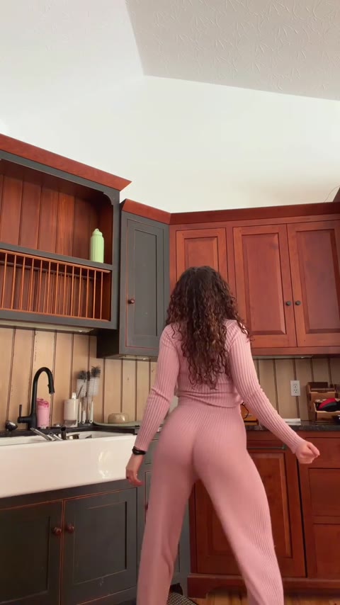 Karlyetaylor Clip #5kHUfi