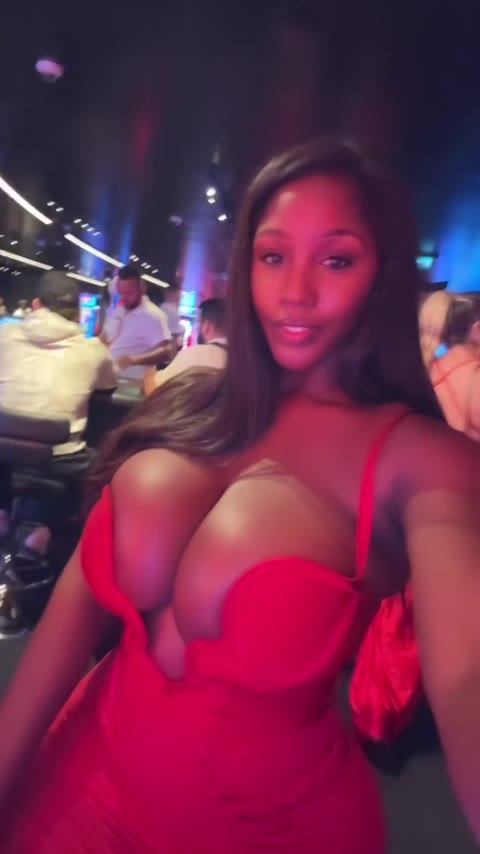 Ellietheempress clip