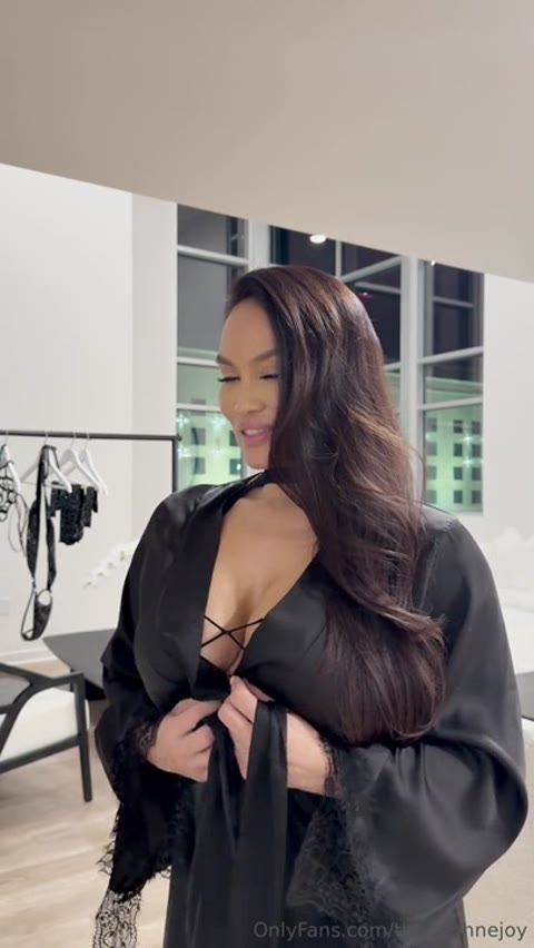 Daphnejoy OnlyFans clip