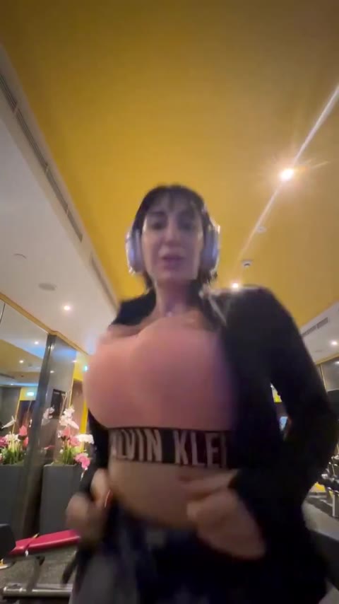 Andreeairimescu Clip #9uXzR5